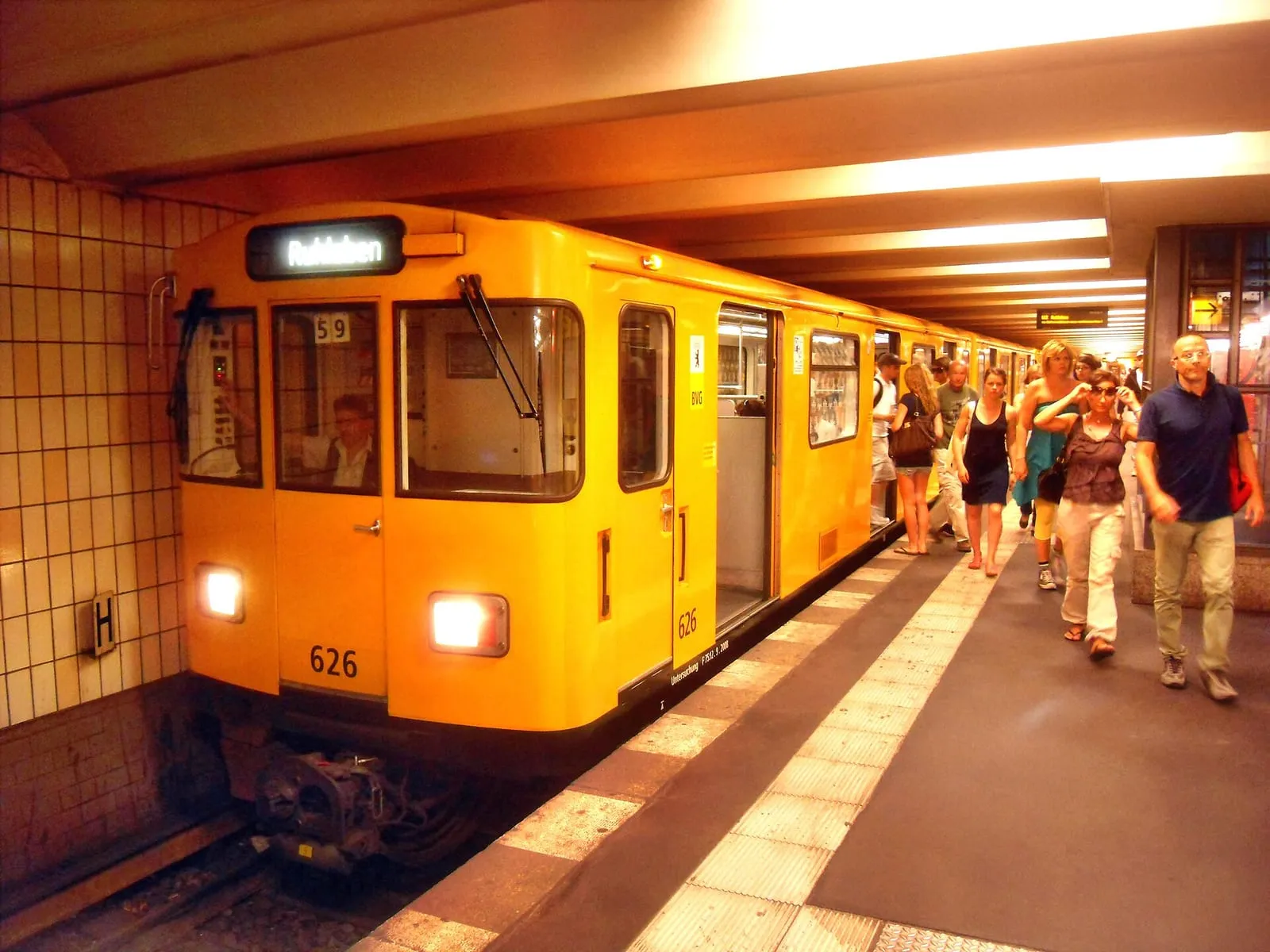 Quai de la station de U-Bahn Stadtmitte, à Berlin