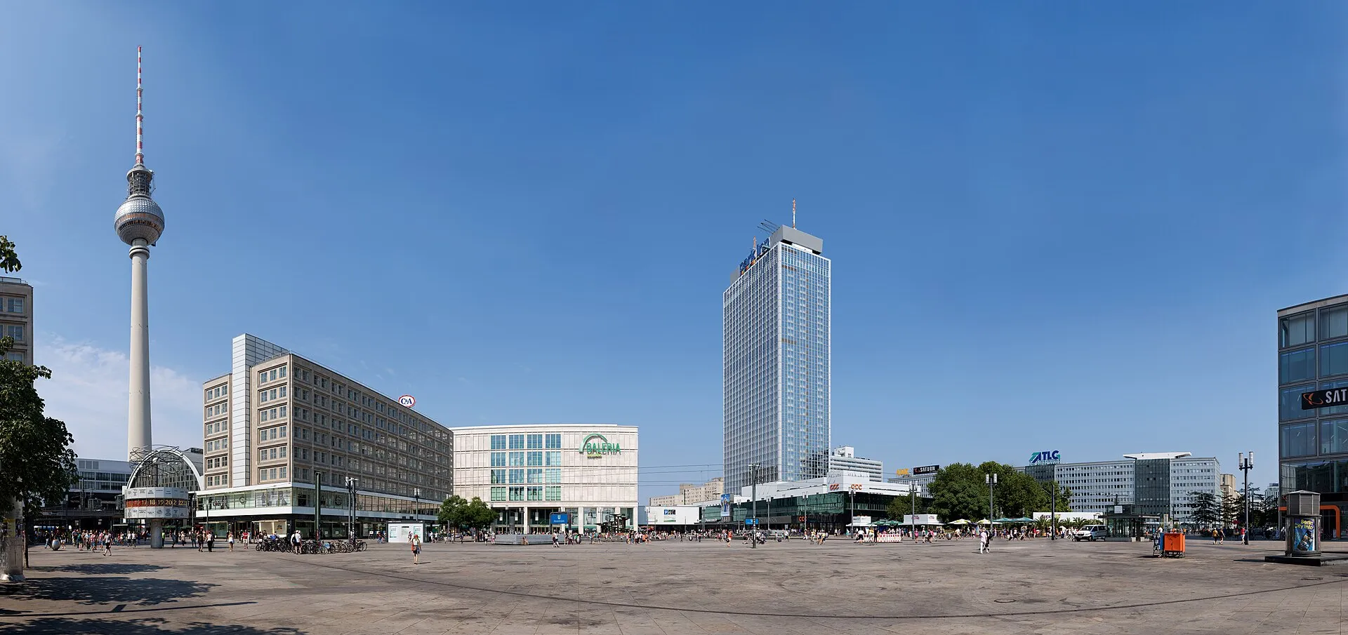 Vue panoramique de l'Alexanderplatz avec la tour de télévision