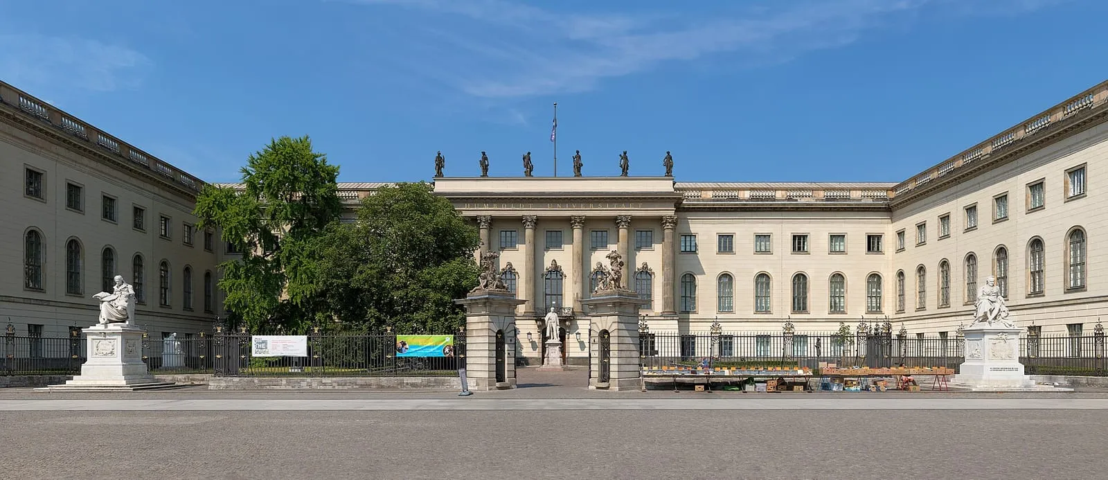 Le bâtiment principal de l'université Humboldt, sur Unter den Linden à Berlin