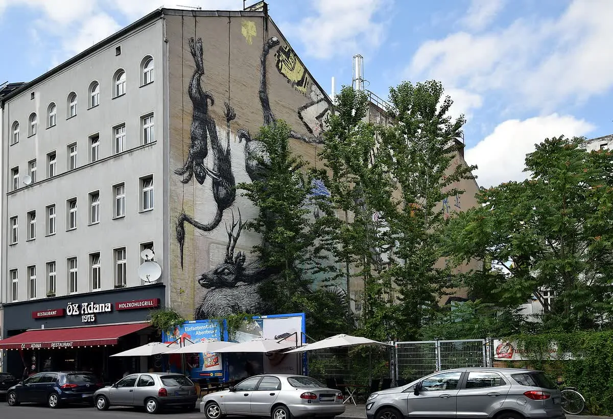 La fresque animalière de ROA sur la façade d'un immeuble de l'Oranienstraße, à Kreuzberg