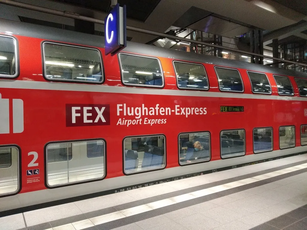 Un Flughafenexpress (FEX) en gare de Berlin