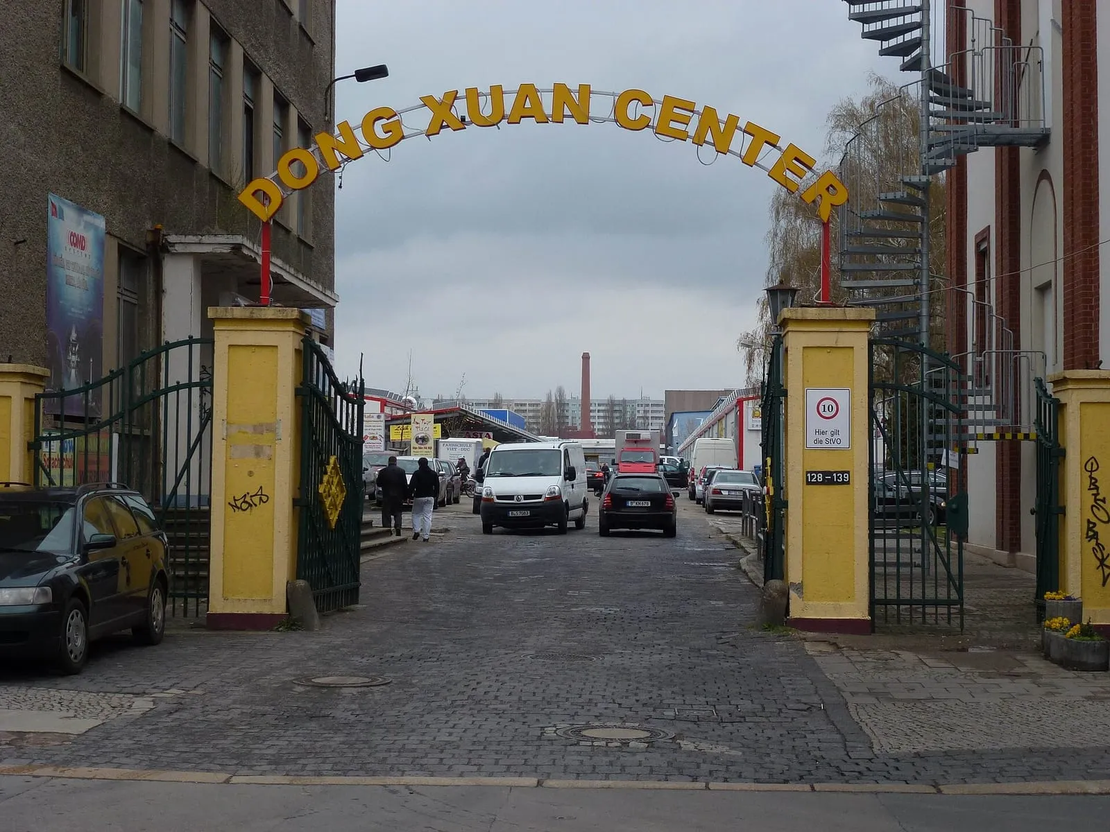 L'entrée du Dong Xuan Center, Herzbergstraße, à Berlin-Lichtenberg