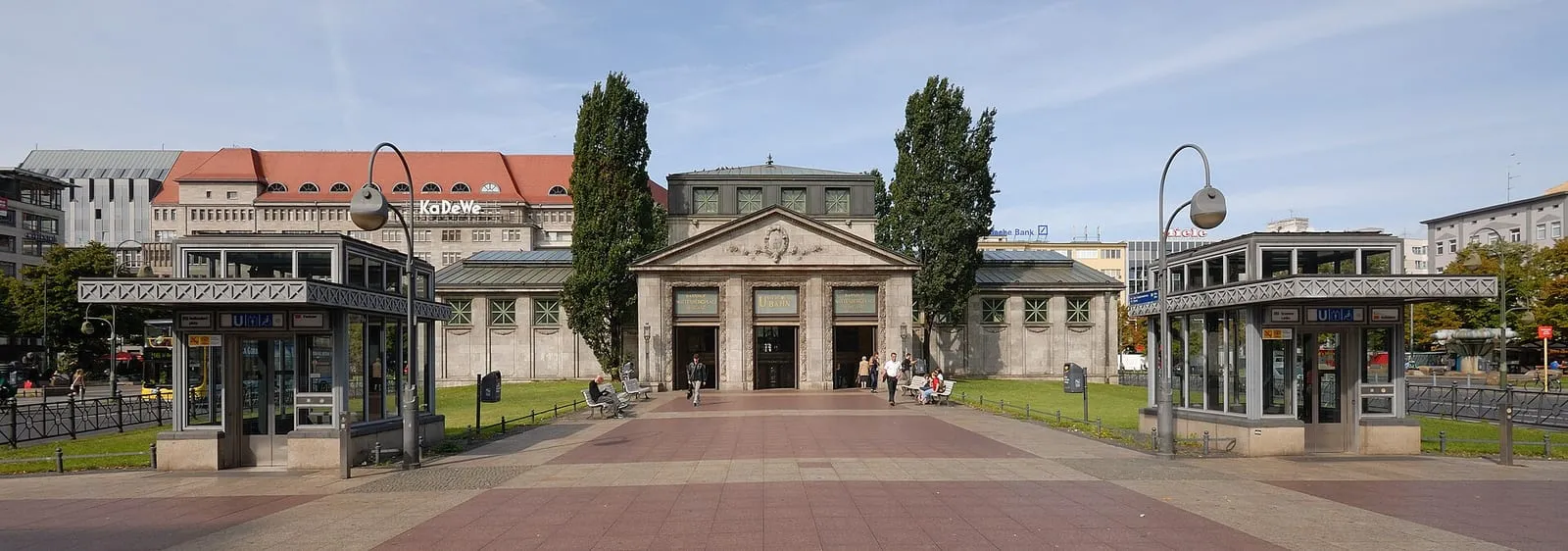 L'entrée de la station Wittenbergplatz, desservie par les lignes U1, U2 et U3, à Berlin