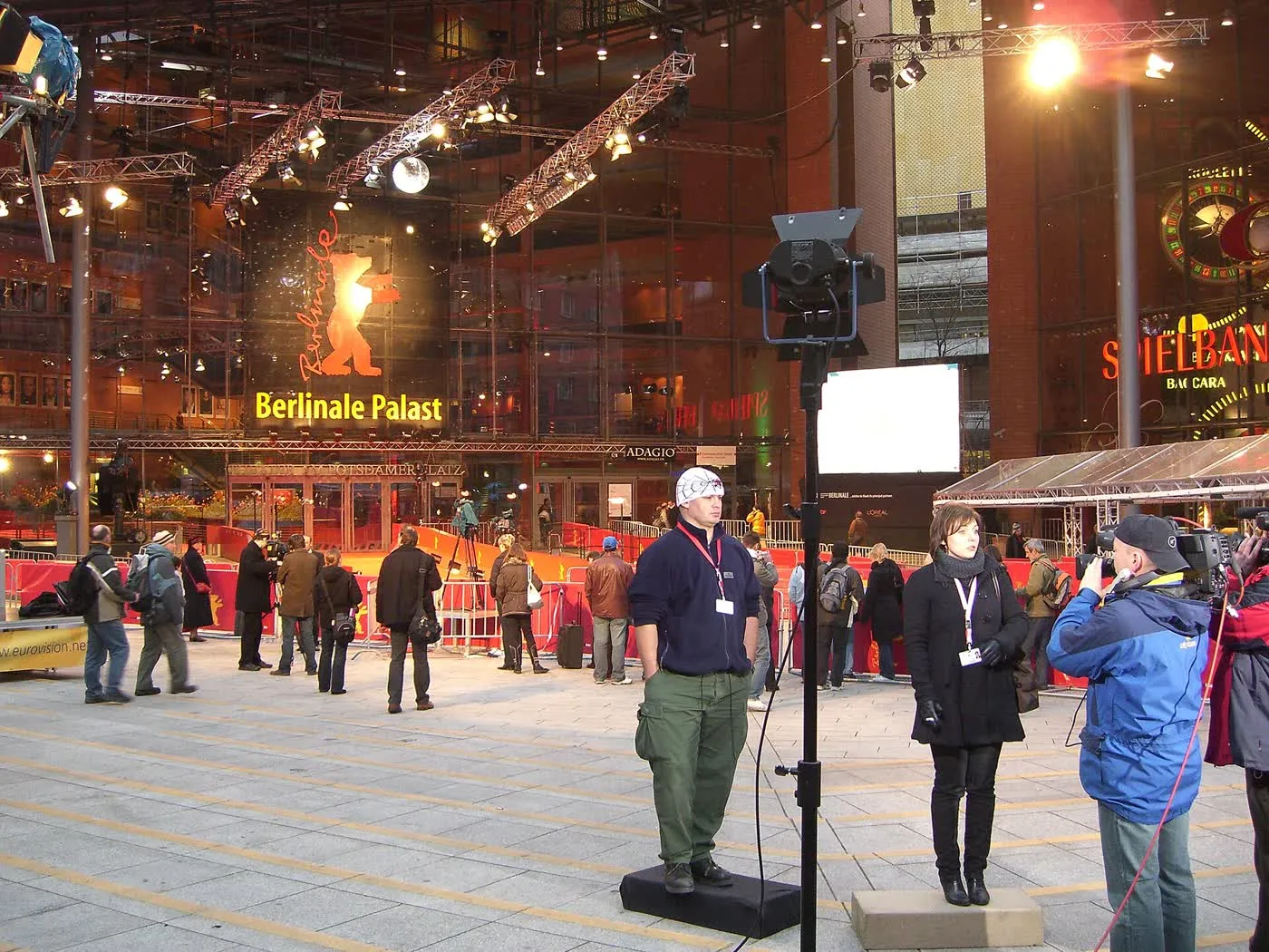 Le Berlinale Palast illuminé au Marlene-Dietrich-Platz, sur le Potsdamer Platz, pendant le festival du film