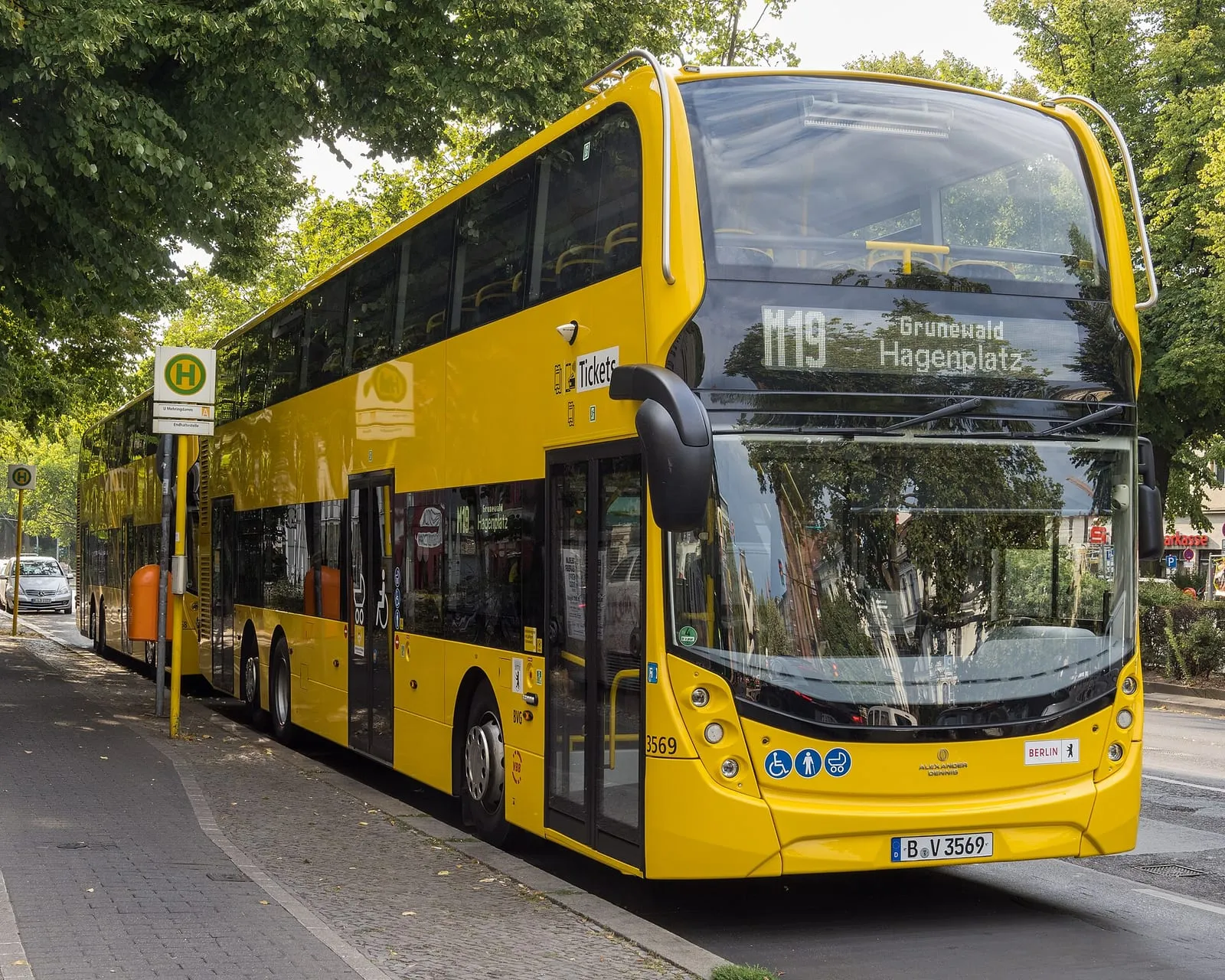 Un bus de la BVG dans une rue de Berlin