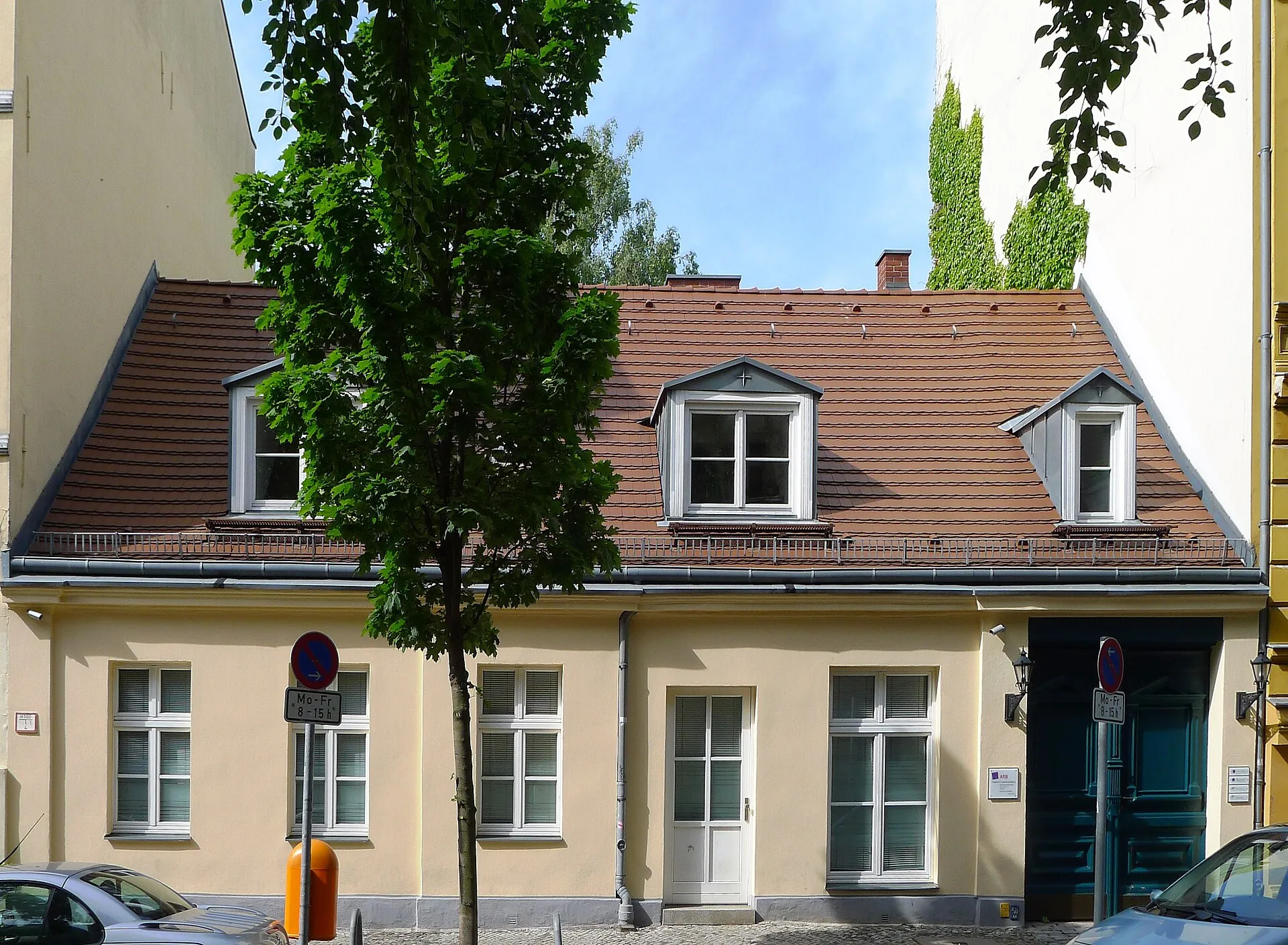 Maison basse de la Haubachstraße, dans le quartier de Charlottenburg, avec sa porte cochère