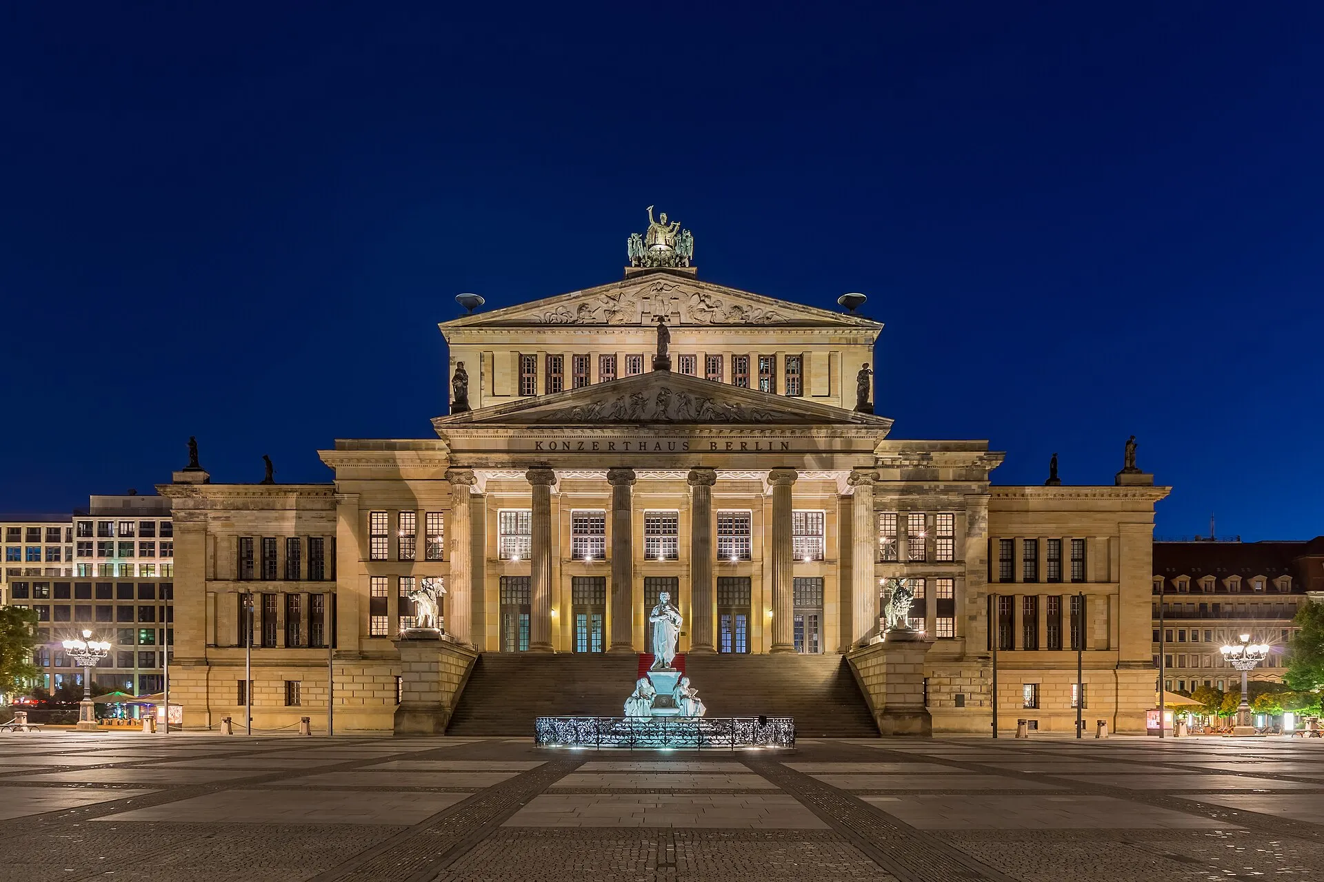 Le Konzerthaus de Berlin éclairé de nuit
