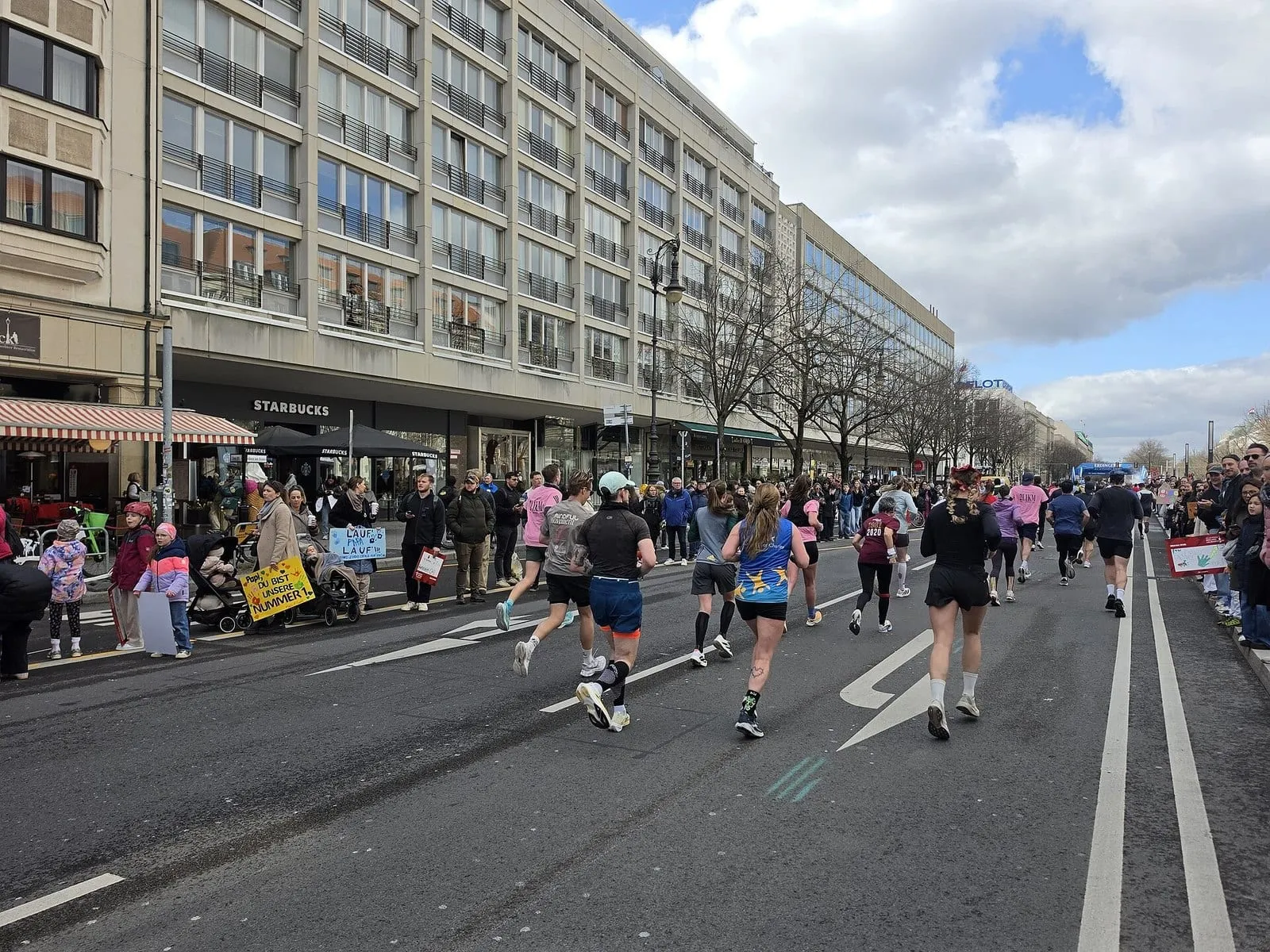 Le semi-marathon de Berlin, ici sur l'Unter den Linden lors de l'édition 2026