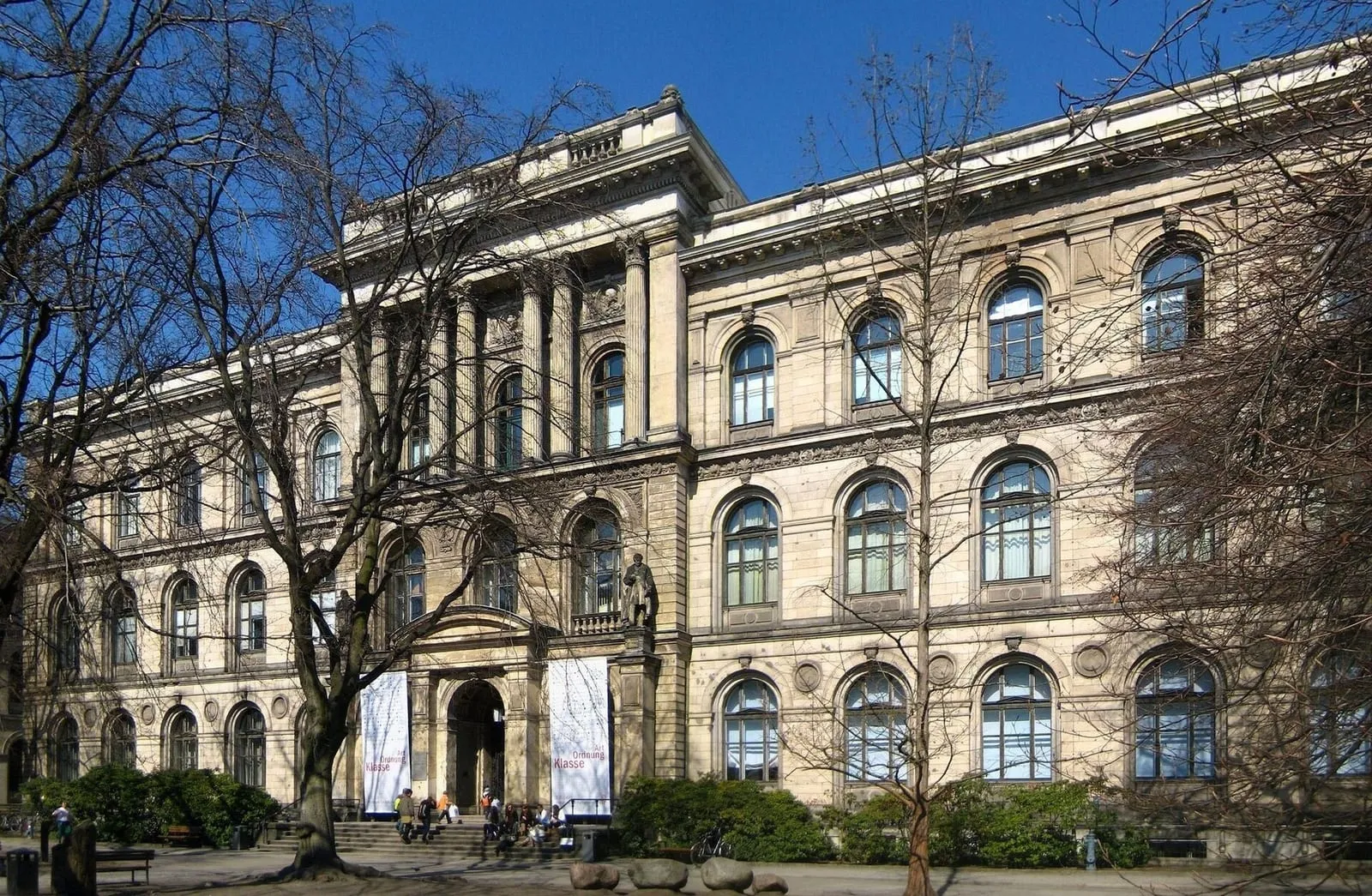 La façade en grès clair du Museum für Naturkunde, au 43 Invalidenstrasse à Berlin