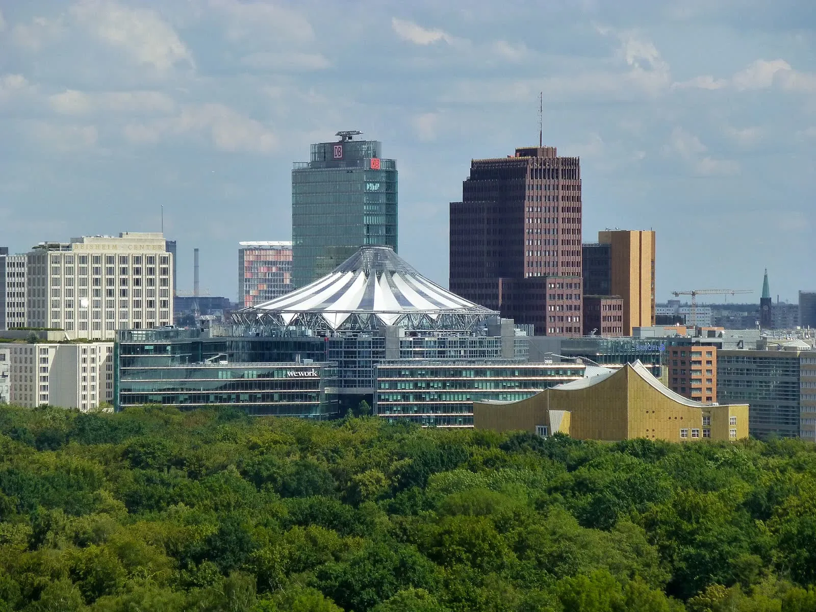 Vue sur la Potsdamer Platz et le Sony Center depuis la plateforme panoramique de la Siegessäule