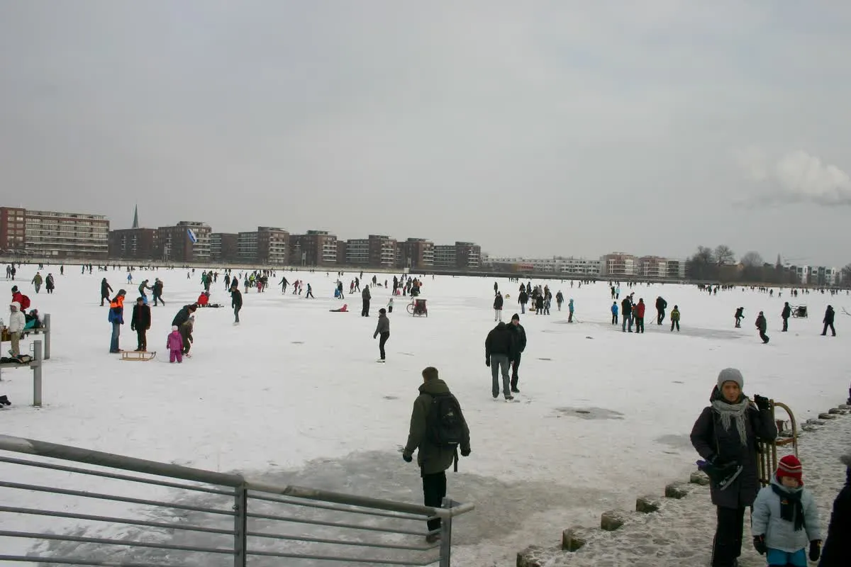 La Rummelsburger Bucht gelée en hiver, quelques minutes à pied du Sisyphos à Berlin-Lichtenberg
