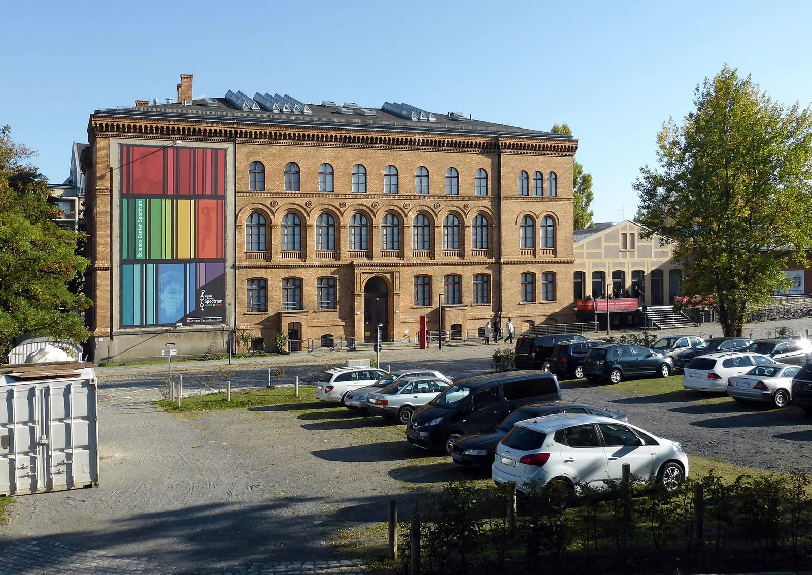 La façade de brique du Science Center Spectrum, côté Möckernstraße, au Deutsches Technikmuseum