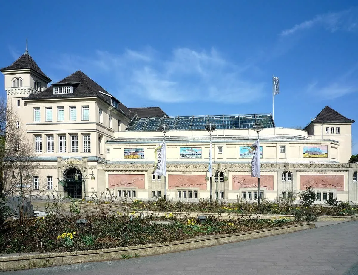 La façade historique de l'Aquarium de Berlin, Budapester Straße